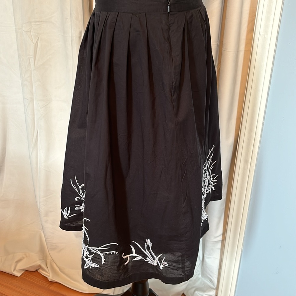 CLOSET CLEANOUT SALE! Gorgeous Skirt with Embroidered Decor - Picture 2 of 6